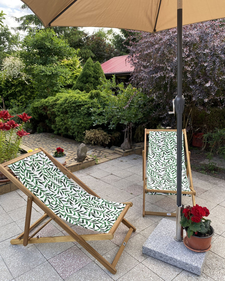Set of 2 Acacia Folding Deck Chairs and 2 Replacement Fabrics Light Wood with Off-White / Leaf Pattern Leotina