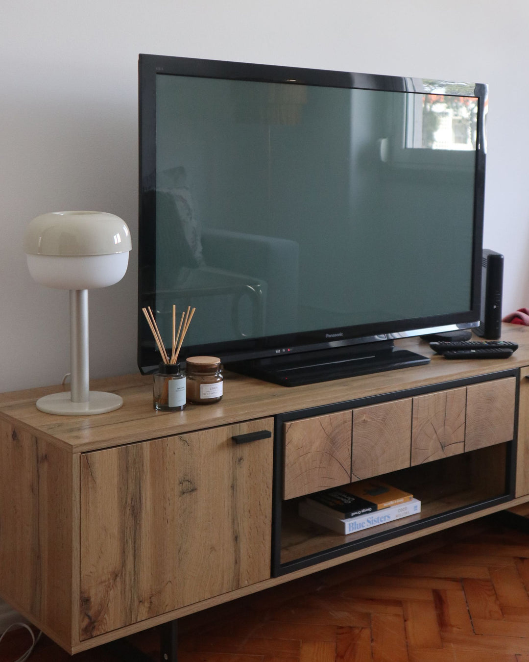 TV Stand Brown Bevus