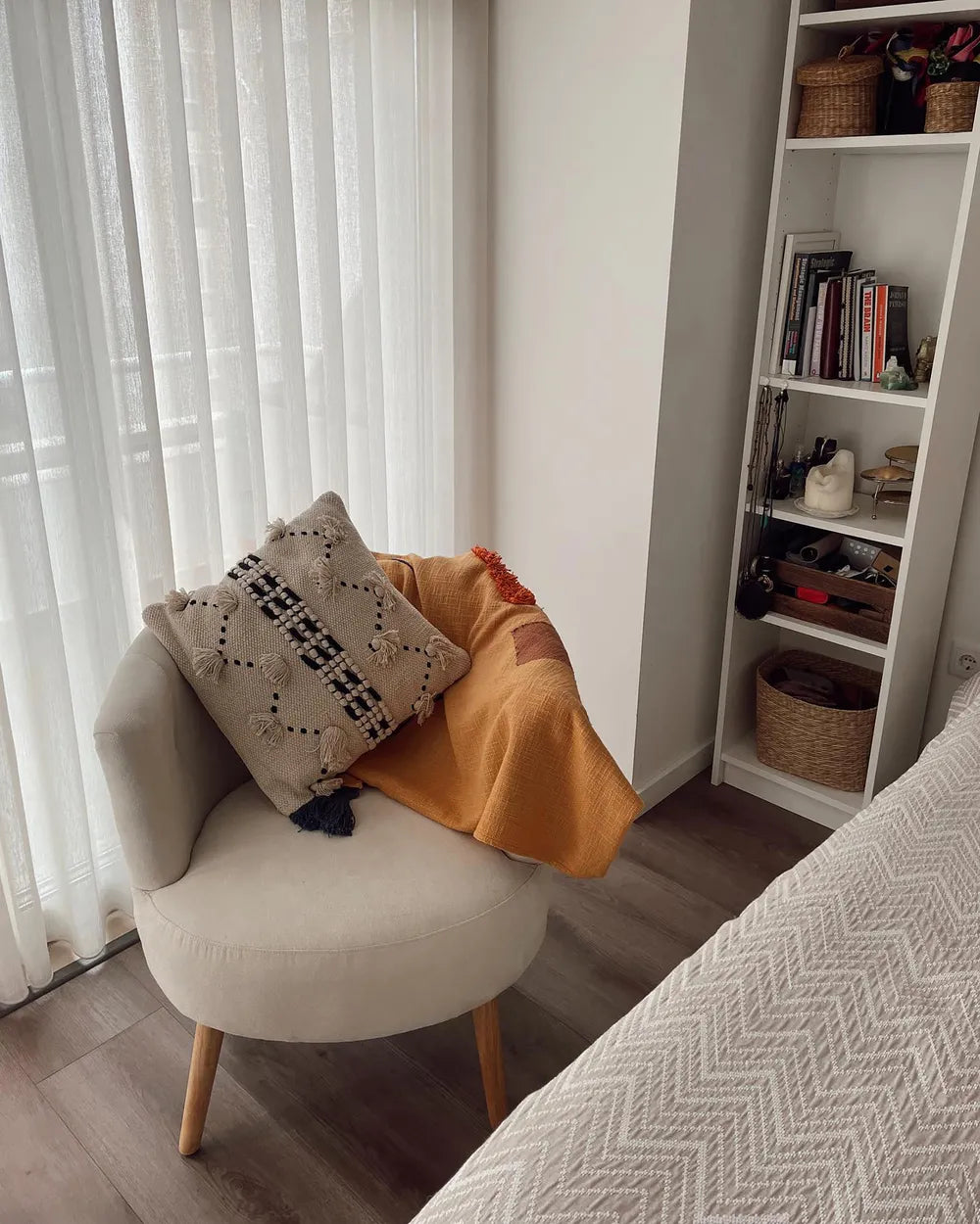 Armchair Fabric Off-White Tolzmann