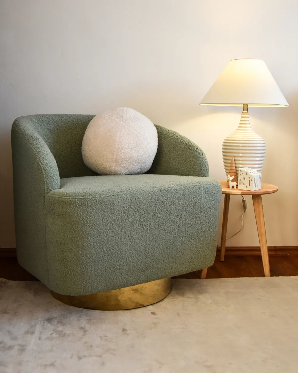 Armchair Boucle Light Green Hana