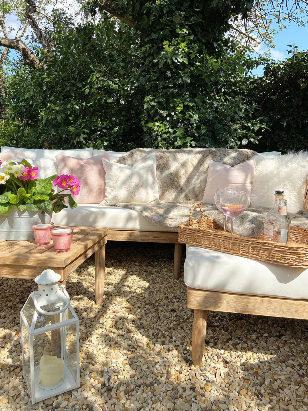 Cremona Garden Lounge Set with Table 4 Seate Right Hand Acacia Wood Off-White