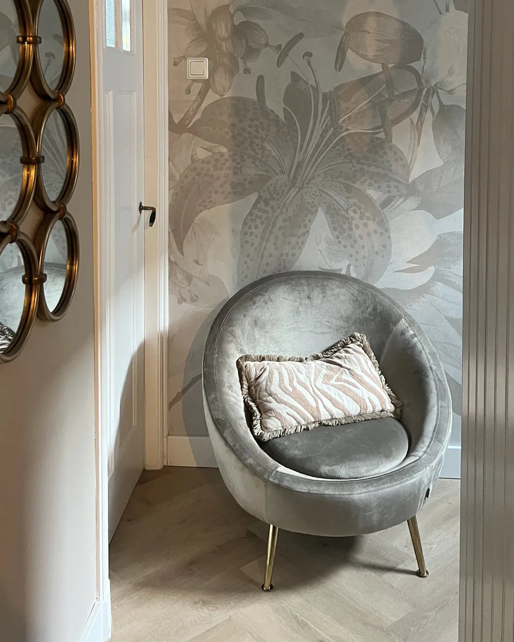 Armchair Velvet Taupe Avianna