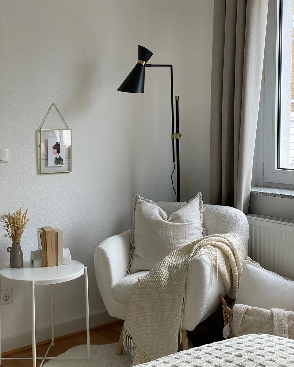 Armchair Boucle White Reshami