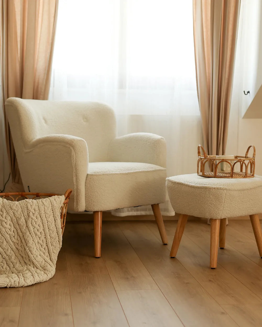 Armchair with Footstool Boucle White Tybias