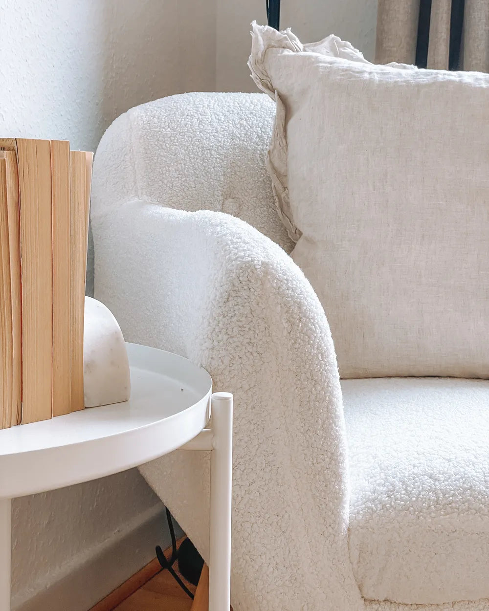 Armchair Boucle White Reshami