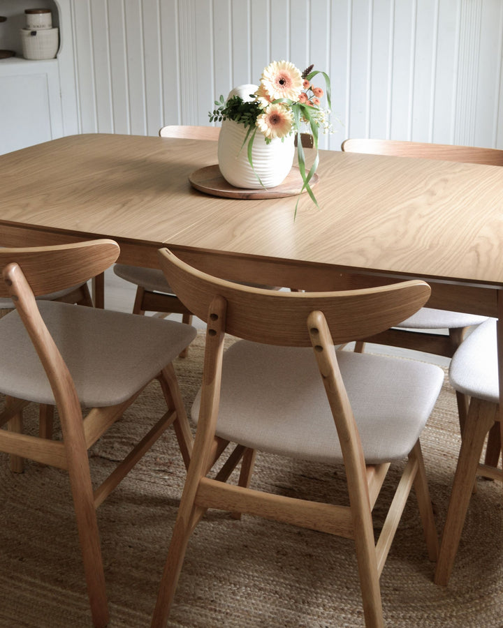 Madox Extending Dining Table 150/190 x 90 cm Light Wood