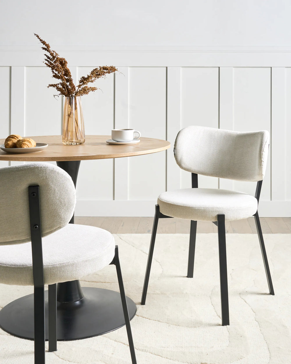 Contemporary dining area featuring elegant fabric chairs that offer comfort, softness, and a refined minimalist look.