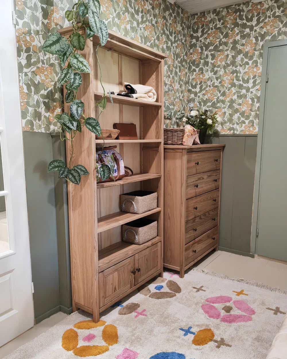 5 Drawer Chest Sassafras Wood Brown Ebern 85cm | Classic Design