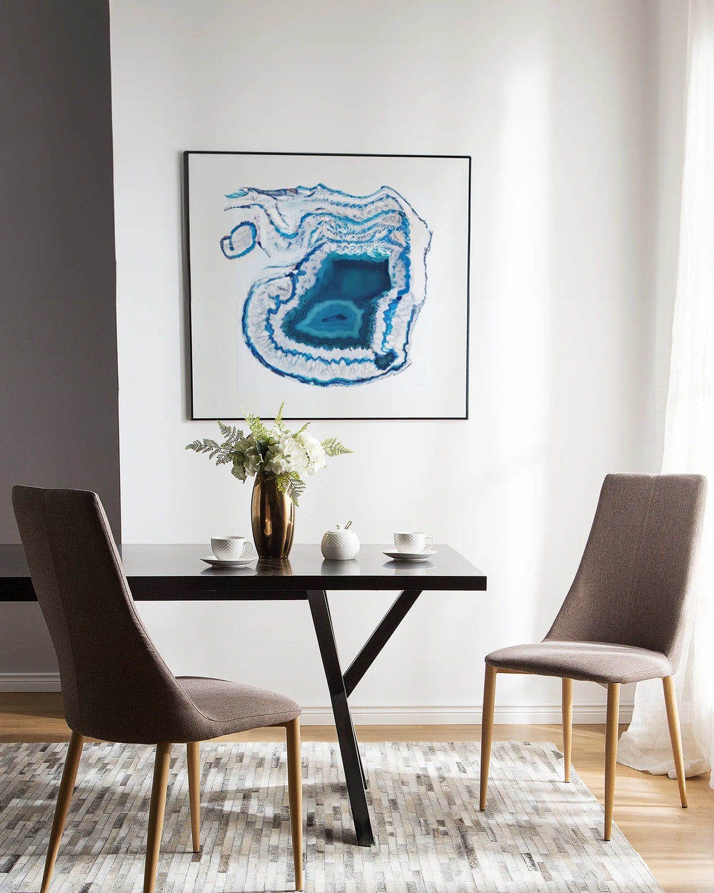 Styled around a modern dining table, these upholstered dining chairs create a calm and sophisticated atmosphere. The neutral fabric, elegant silhouette, and natural-look legs blend seamlessly into contemporary, minimalist, and Scandinavian dining interiors.