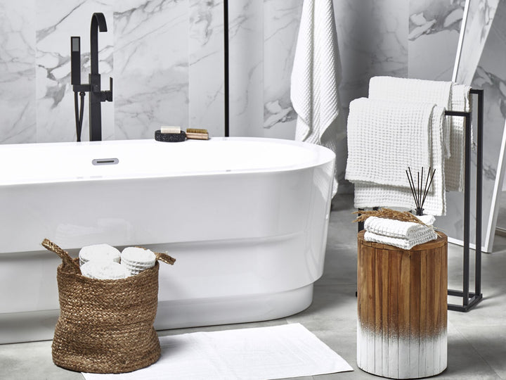 Freestanding Bath 1700 x 800 mm White Ovalle