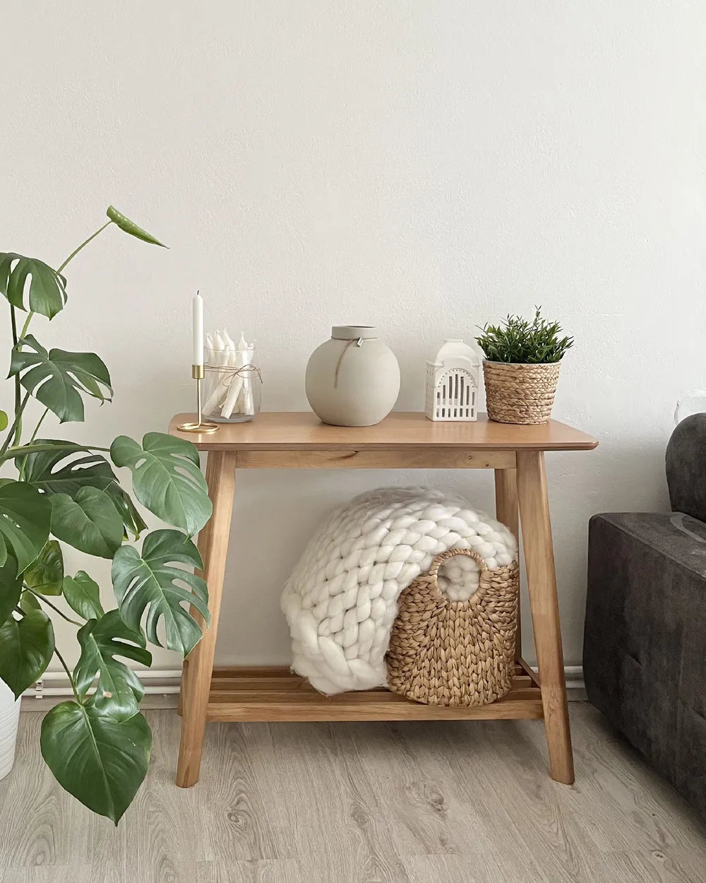 Console Table Light Brown Decorative Yet Functional Xelaro