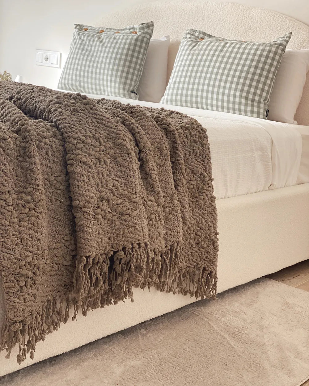 Ottoman Bed Boucle 180 x 200 cm (EU Super King) Off-White Strandy