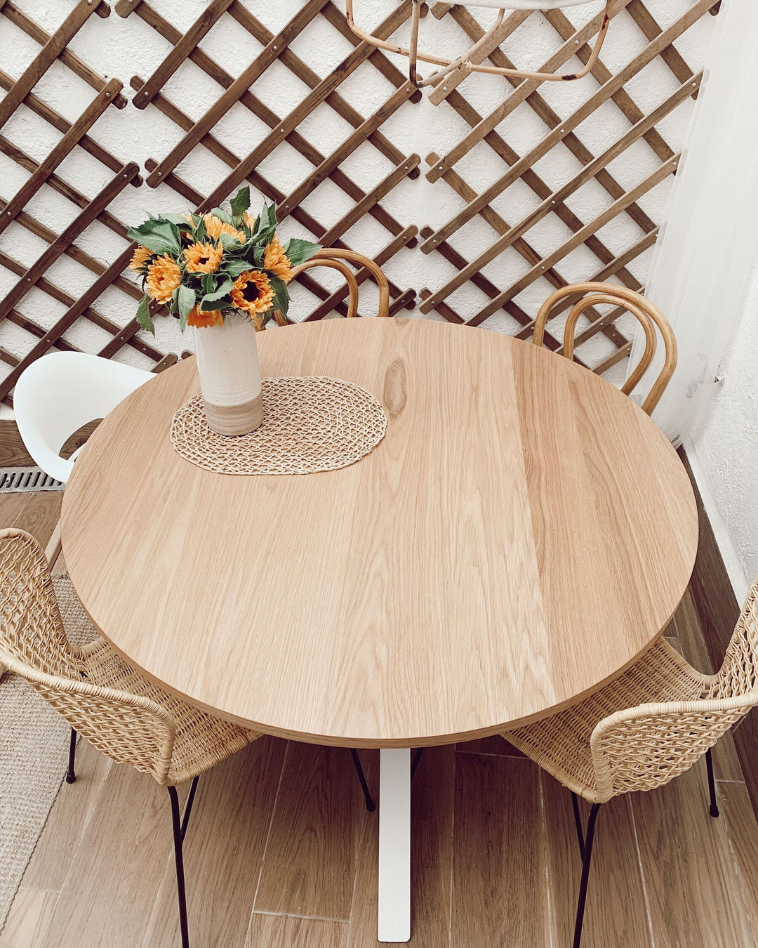 Round Dining Table ⌀ 120 cm Light Wood with White Jacksonville