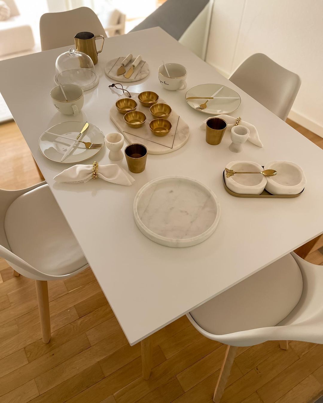 Extending Dining Table 140/180 x 90 cm White with Light Wood Sola