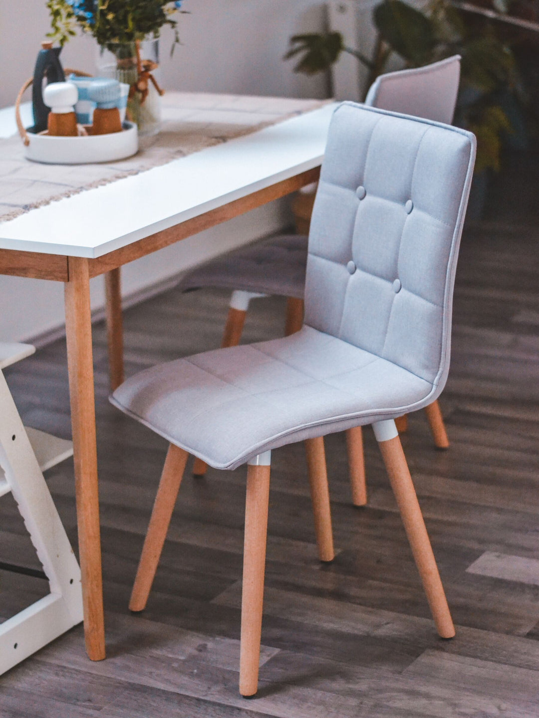 Extending Dining Table 140/180 x 90 cm White with Light Wood Sola