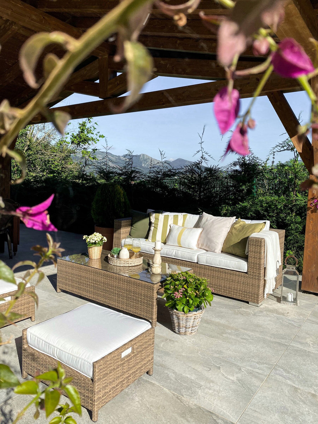 Belluno Garden Lounge Set with Table and Ottoman 5 Seater PE Rattan White