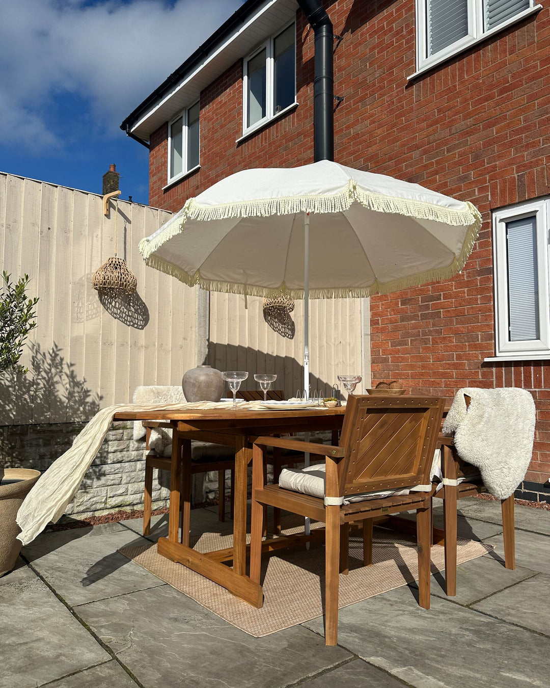 Maui Extending Garden Dining Table 160/220 cm 100 cm Acacia Wood Light Brown