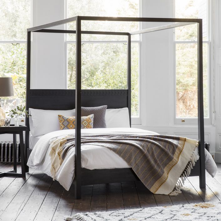 Four Poster Bed Pernell