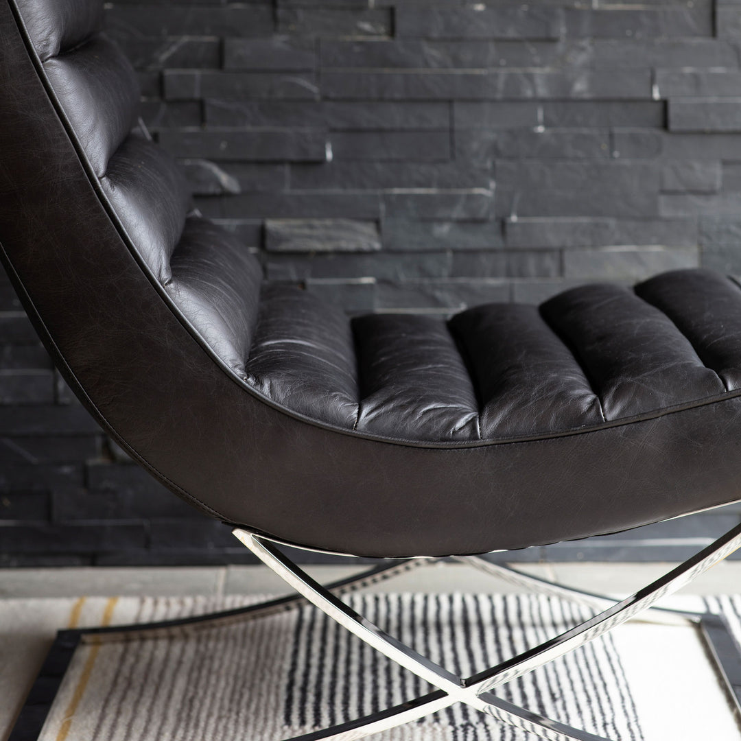 Black Leather Lounger Dannely